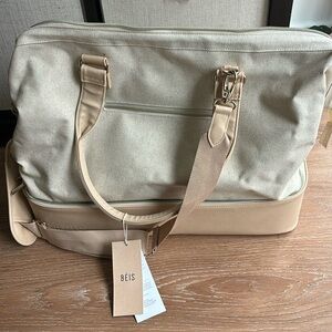 Beis weekender bag with shoe compartment